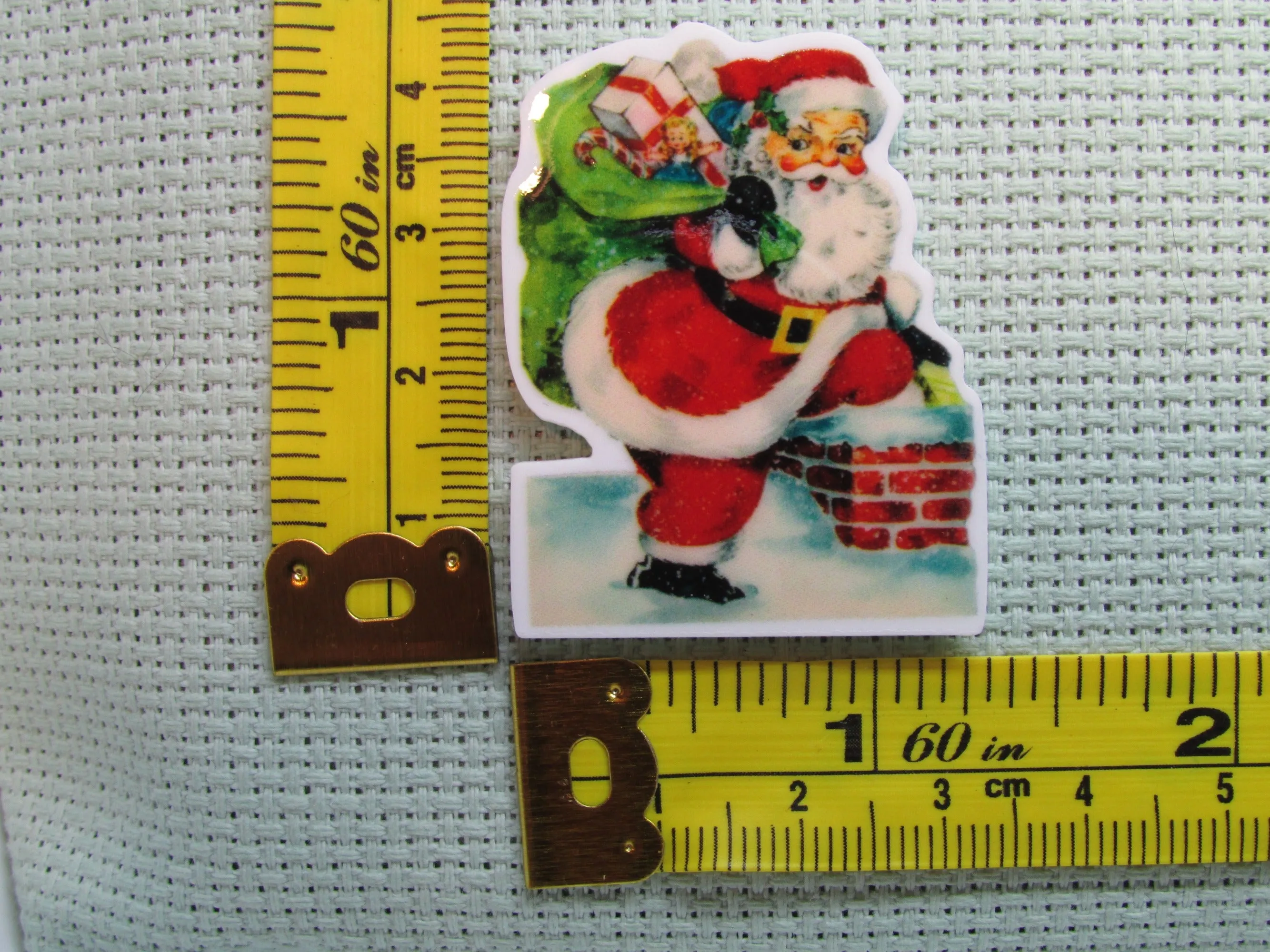 Santa Going Down the Chimney Needle Minder, Cover Minder, Magnet