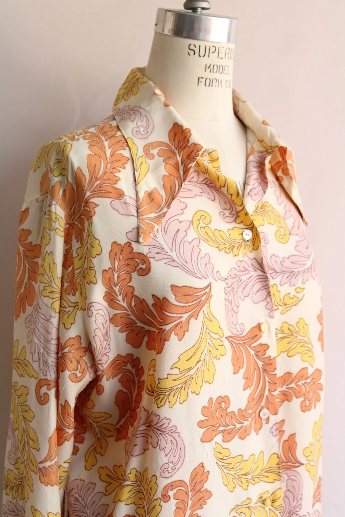 Vintage 1970s Dagger Collar Leaf Print Button Down Shirt