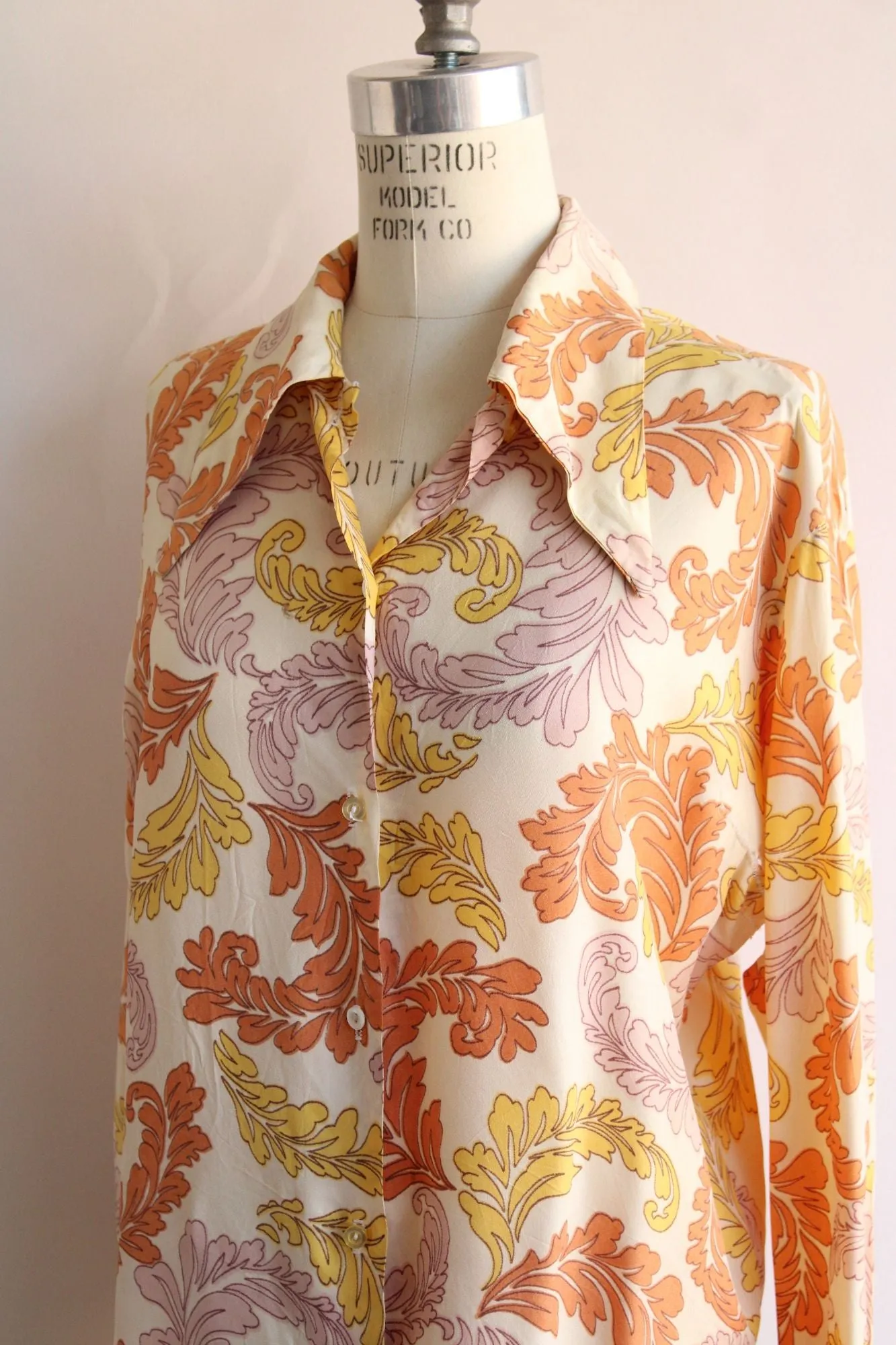 Vintage 1970s Dagger Collar Leaf Print Button Down Shirt